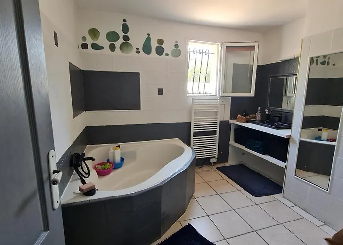 Séjour chez l'habitant Chambre Nîmes *